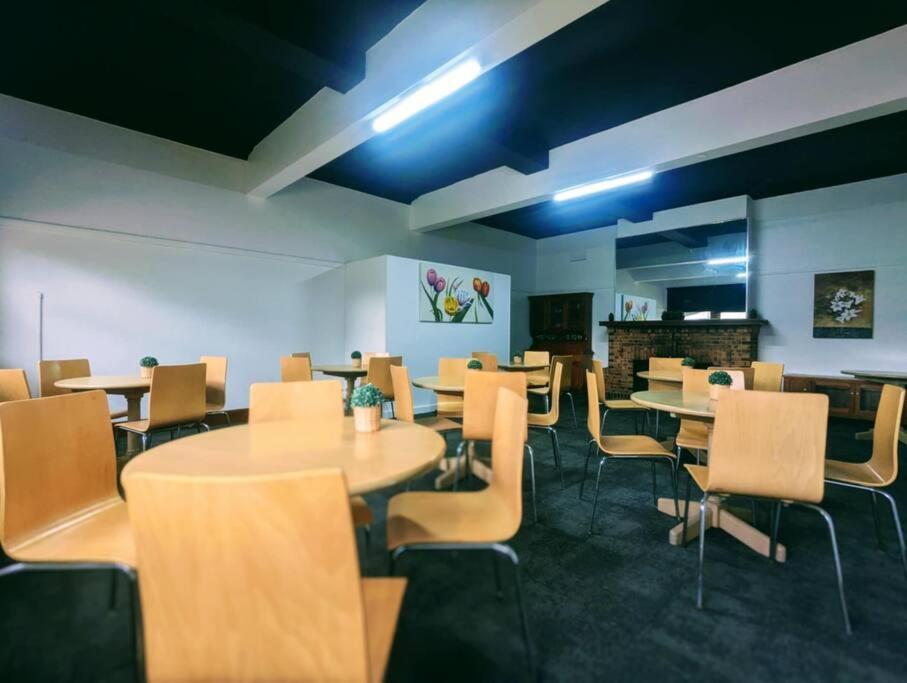 Your Own Pub near Yarrawonga - Sleeps 26