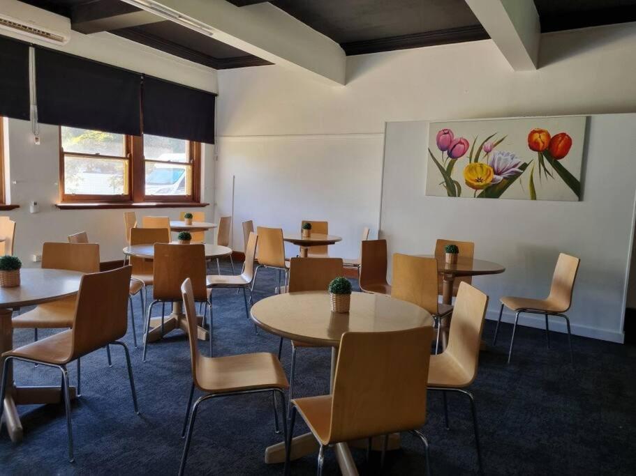 Your Own Pub near Yarrawonga - Sleeps 26
