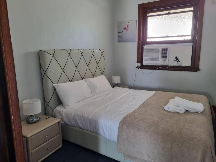 Your Own Pub near Yarrawonga - Sleeps 26