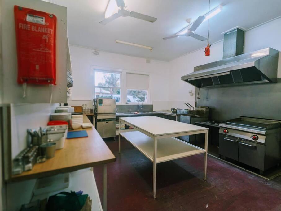 Your Own Pub near Yarrawonga - Sleeps 26