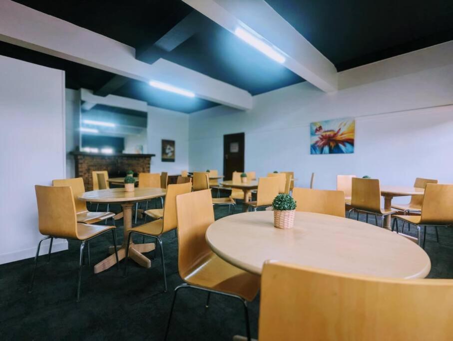 Your Own Pub near Yarrawonga - Sleeps 26