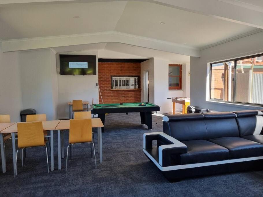 Your Own Pub near Yarrawonga - Sleeps 26