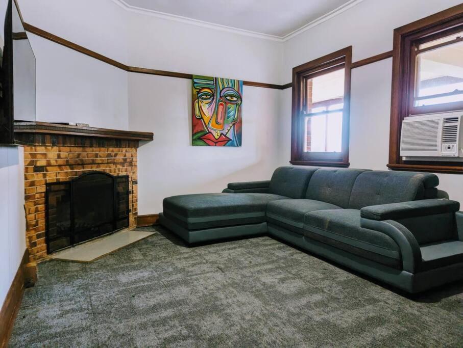 Your Own Pub near Yarrawonga - Sleeps 26