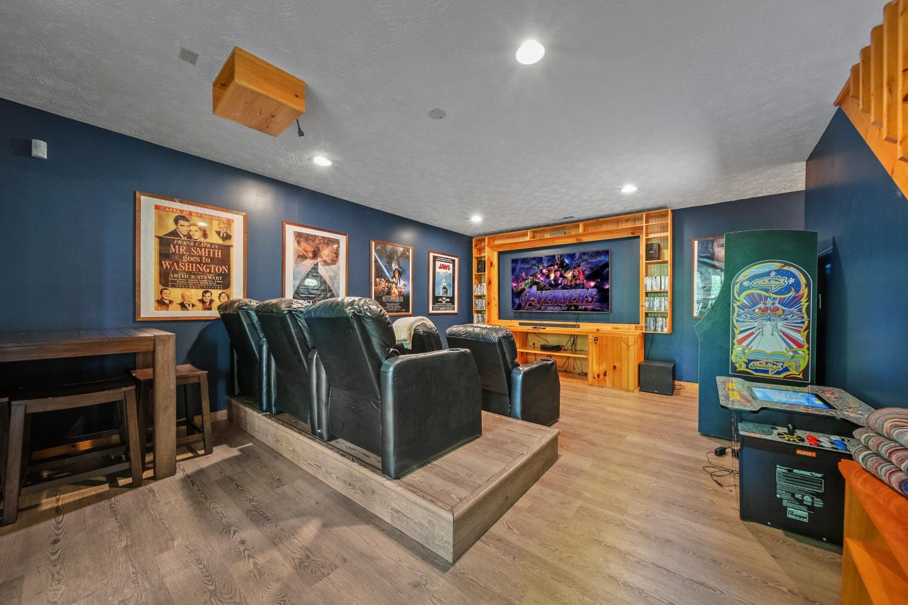 Gray Fox Den Theater & Arcade, Hot Tub, Views view 2