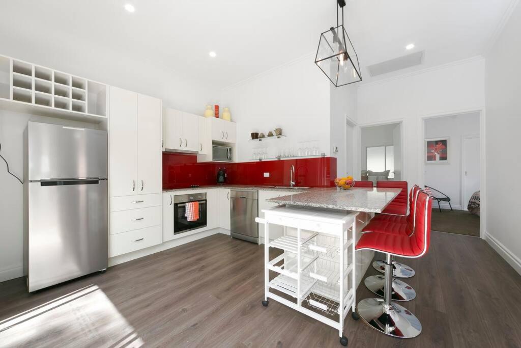 Milton Mews Red Townhouse - Auchenflower, pets