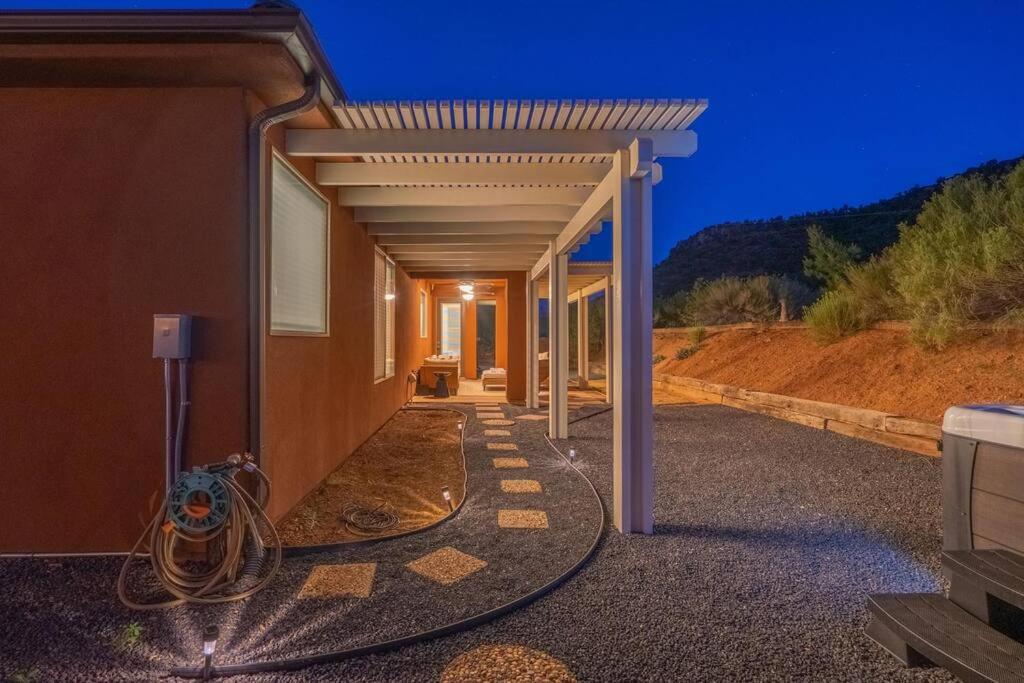 Retreat, Zion view, Hot Tub, RV Parking, 27 miles Zion view 5