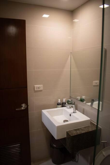 Cozy Condo with beach access Lapu-Lapu Mactan
