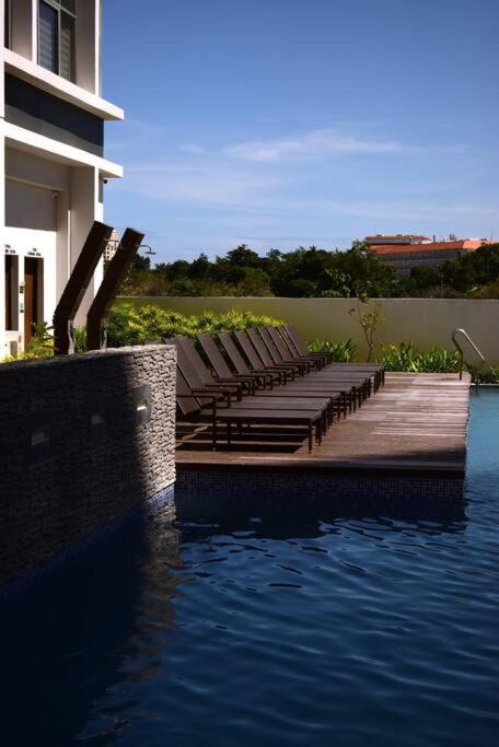 Cozy Condo with beach access Lapu-Lapu Mactan