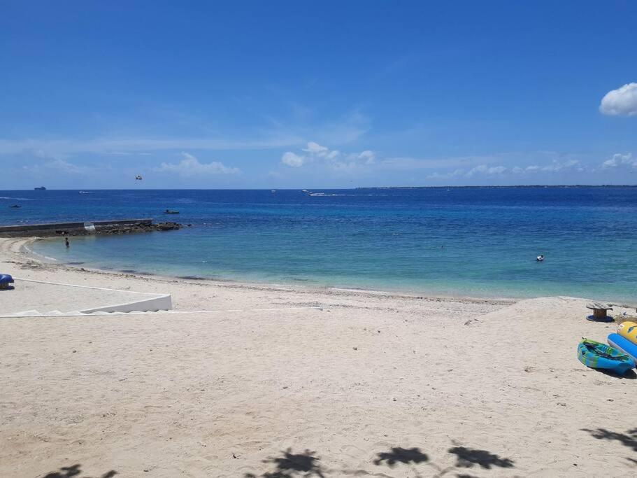 Cozy Condo with beach access Lapu-Lapu Mactan