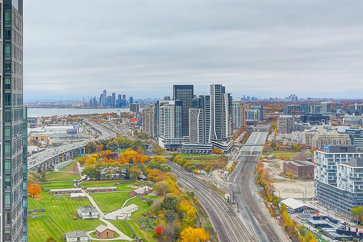 Large 2 bedrooms besides CN tower