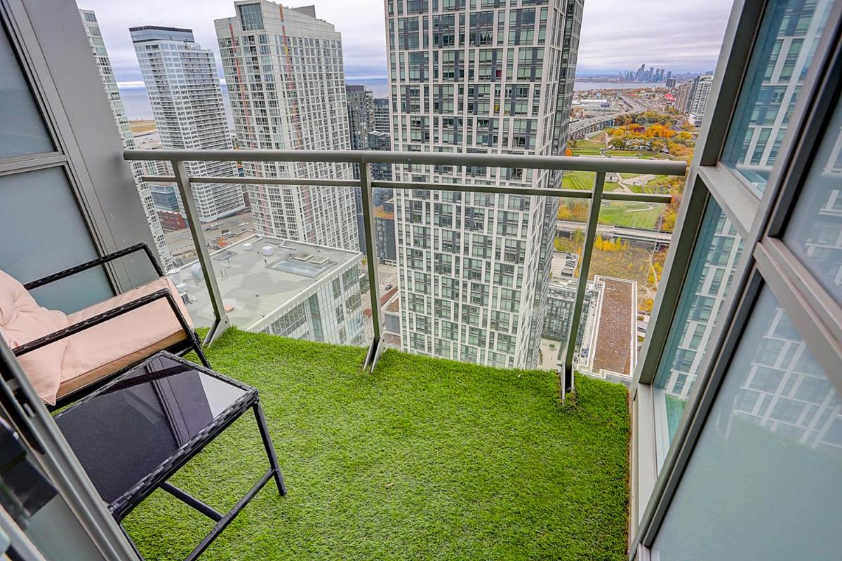 Large 2 bedrooms besides CN tower