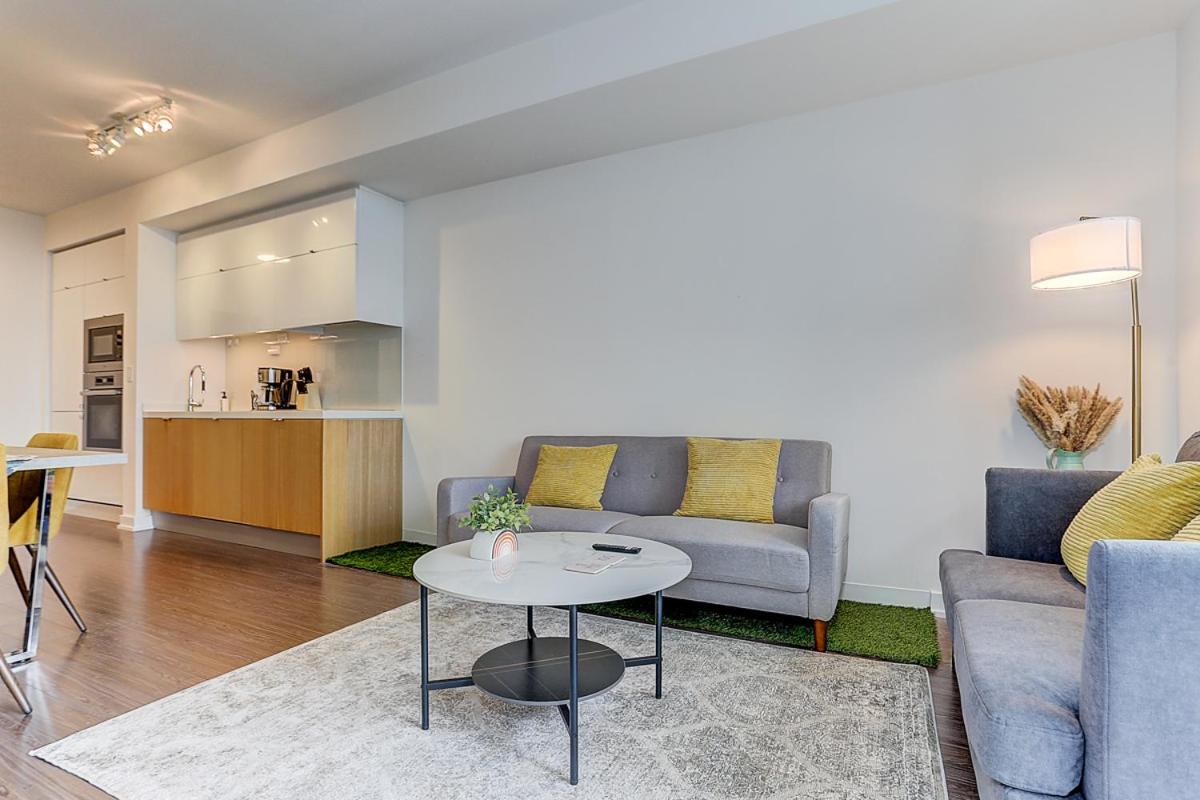Large 2 bedrooms besides CN tower