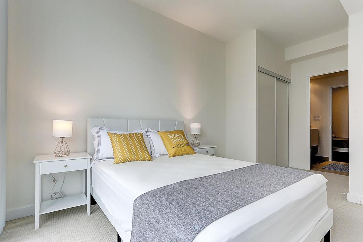 Large 2 bedrooms besides CN tower