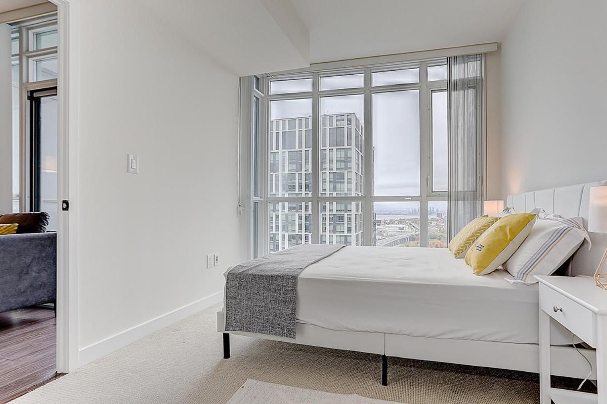 Large 2 bedrooms besides CN tower