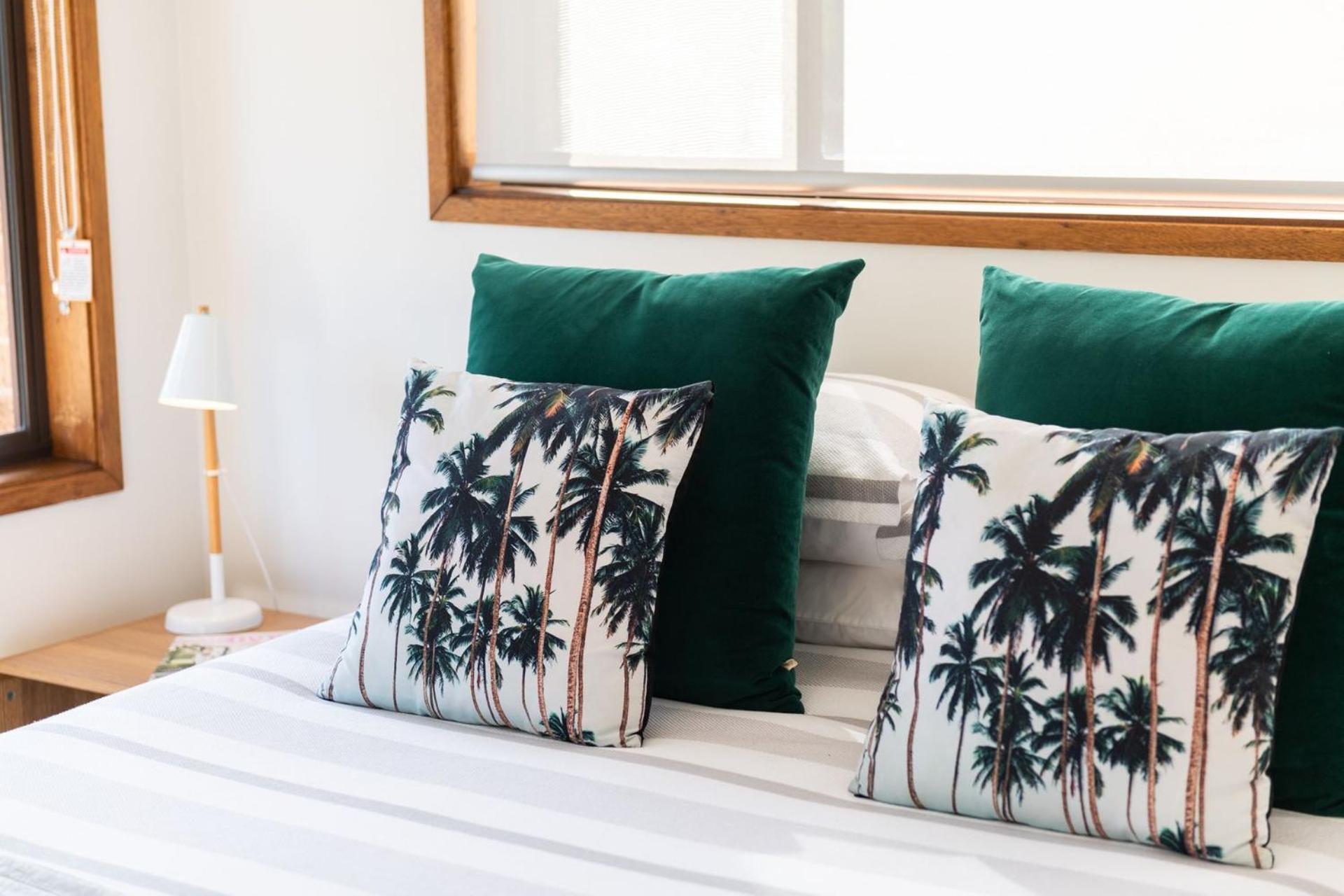 Palm Top Vincentia - Walk to beach. Wi-Fi & Linen