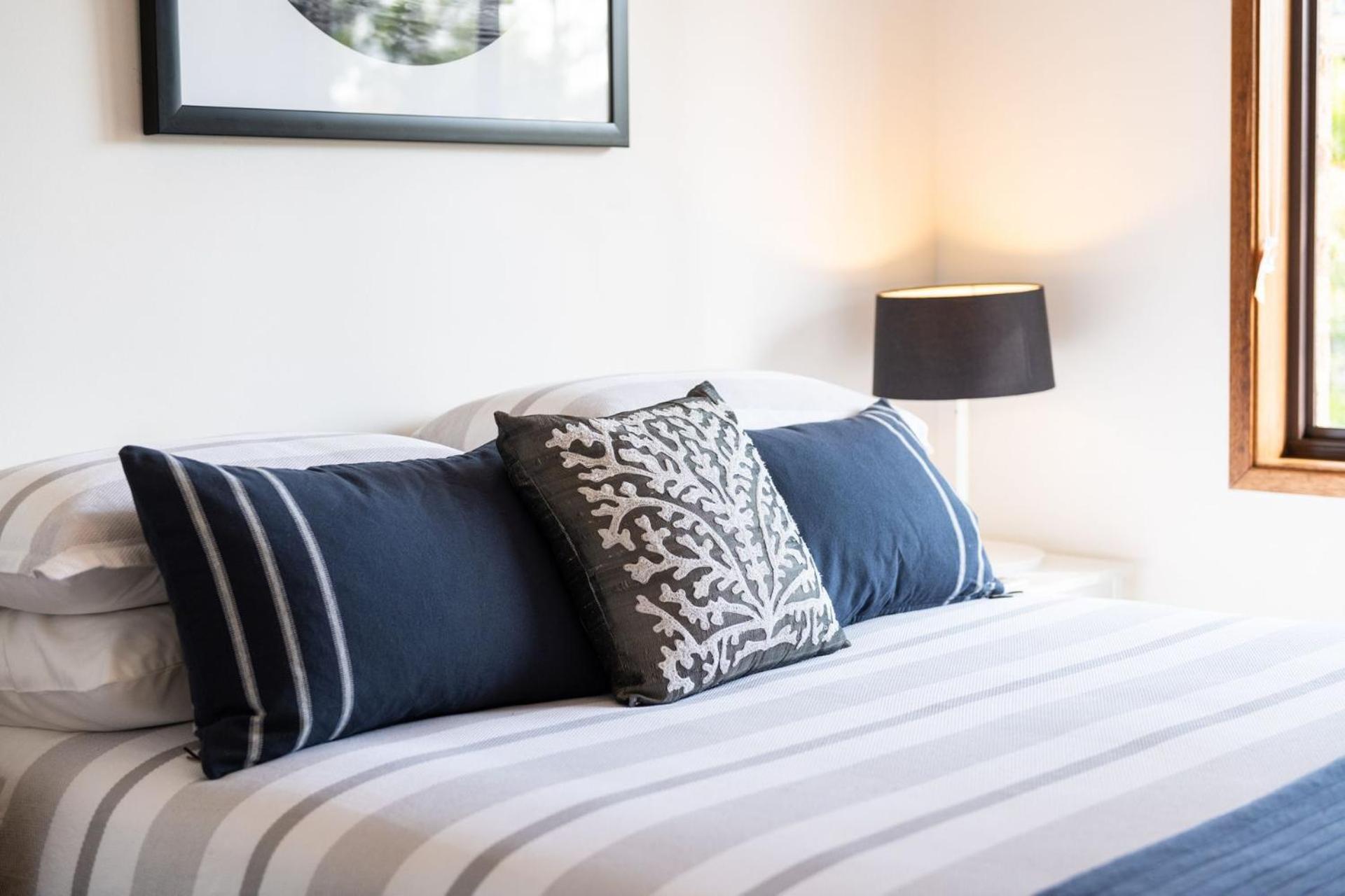 Palm Top Vincentia - Walk to beach. Wi-Fi & Linen