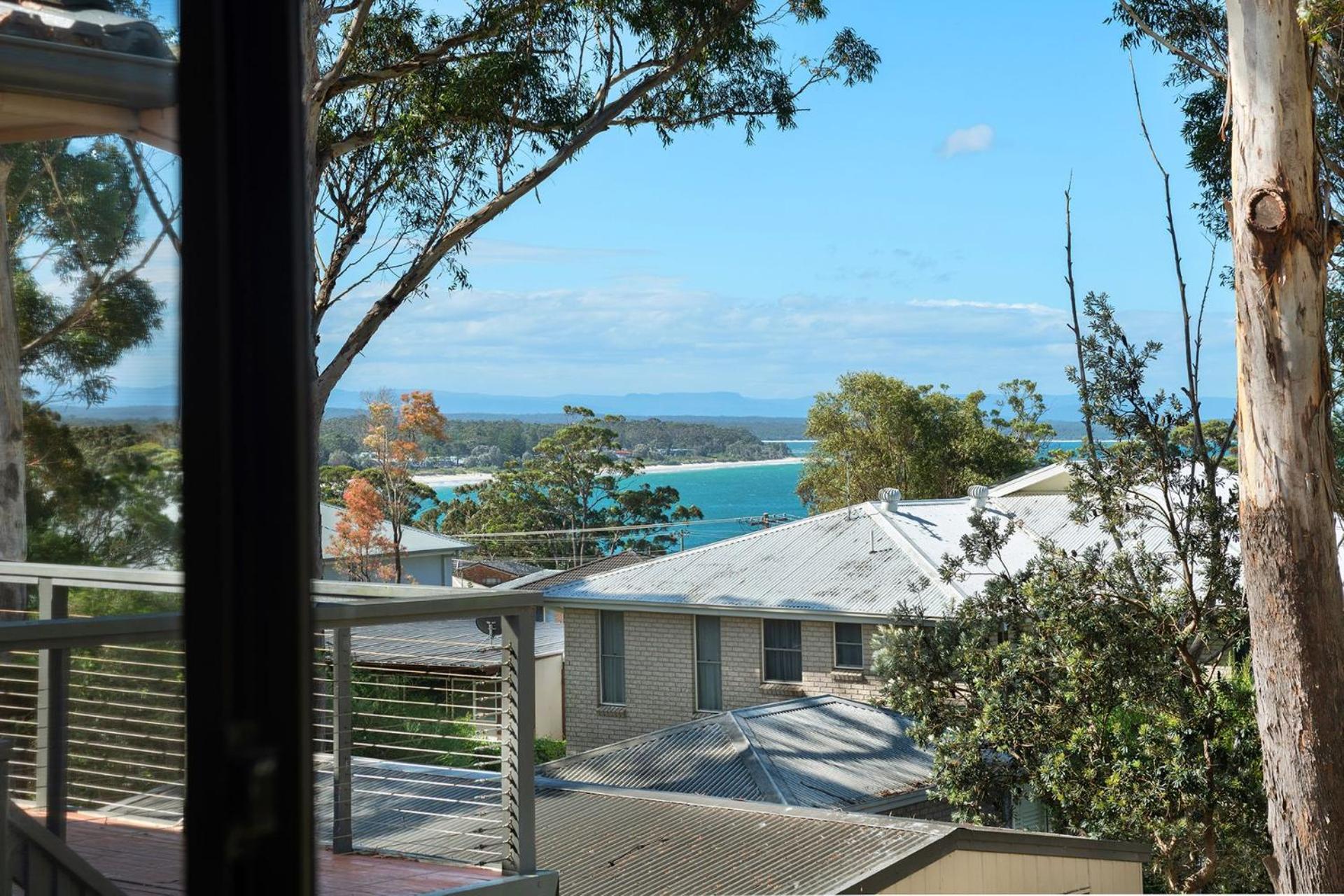 Palm Top Vincentia - Walk to beach. Wi-Fi & Linen