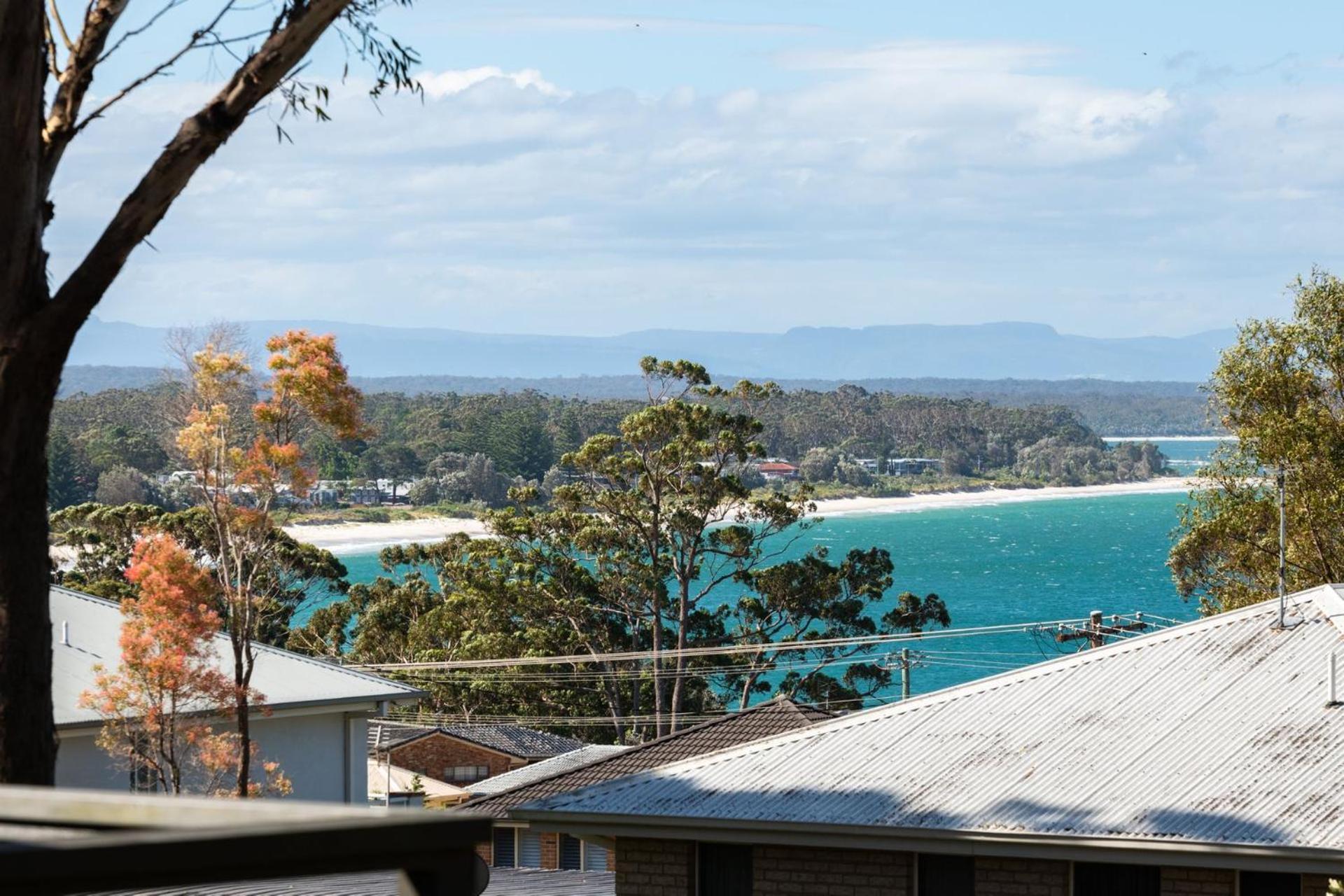 Palm Top Vincentia - Walk to beach. Wi-Fi & Linen