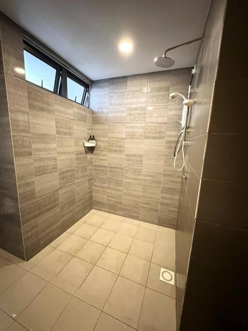 Symphony Tower - Studio, High Floor, Self Check in, Free Parking, Free Netflix, 200mbps WIFI WIFI, photo 11