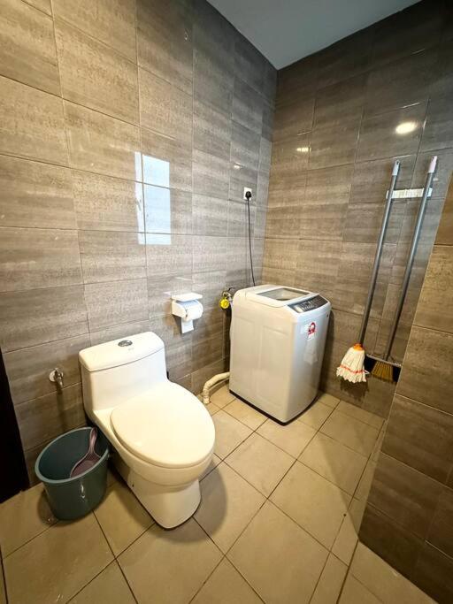 Symphony Tower - Studio, High Floor, Self Check in, Free Parking, Free Netflix, 200mbps WIFI WIFI