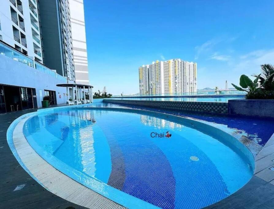 Symphony Tower - Studio, High Floor, Self Check in, Free Parking, Free Netflix, 200mbps WIFI WIFI