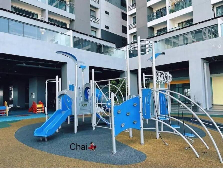 Symphony Tower - Studio, High Floor, Self Check in, Free Parking, Free Netflix, 200mbps WIFI WIFI, photo 14