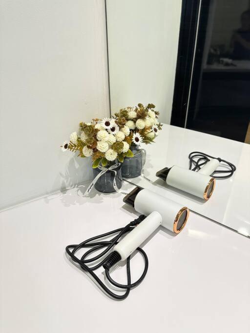 Symphony Tower - Studio, High Floor, Self Check in, Free Parking, Free Netflix, 200mbps WIFI WIFI