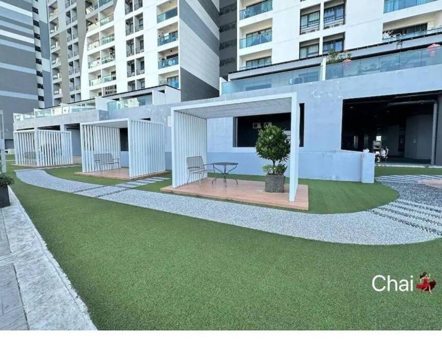 Symphony Tower - Studio, High Floor, Self Check in, Free Parking, Free Netflix, 200mbps WIFI WIFI