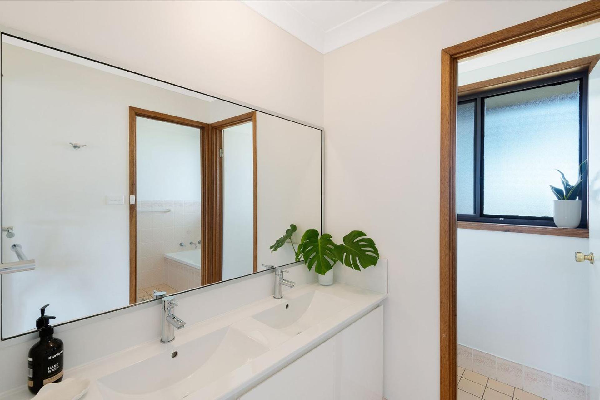 Palm House Vincentia Walk 2 Beach Linen & WiFi