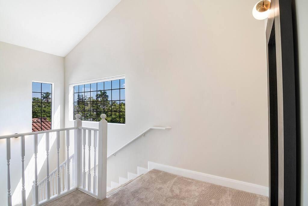 6BR Villa with Large Backyard Beverly Hills Adj