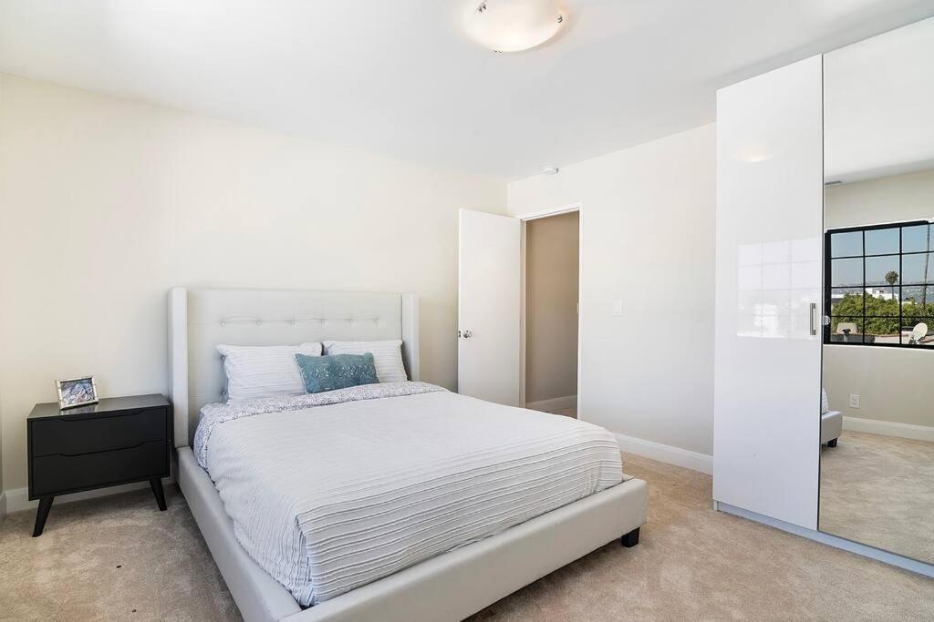 6BR Villa with Large Backyard Beverly Hills Adj