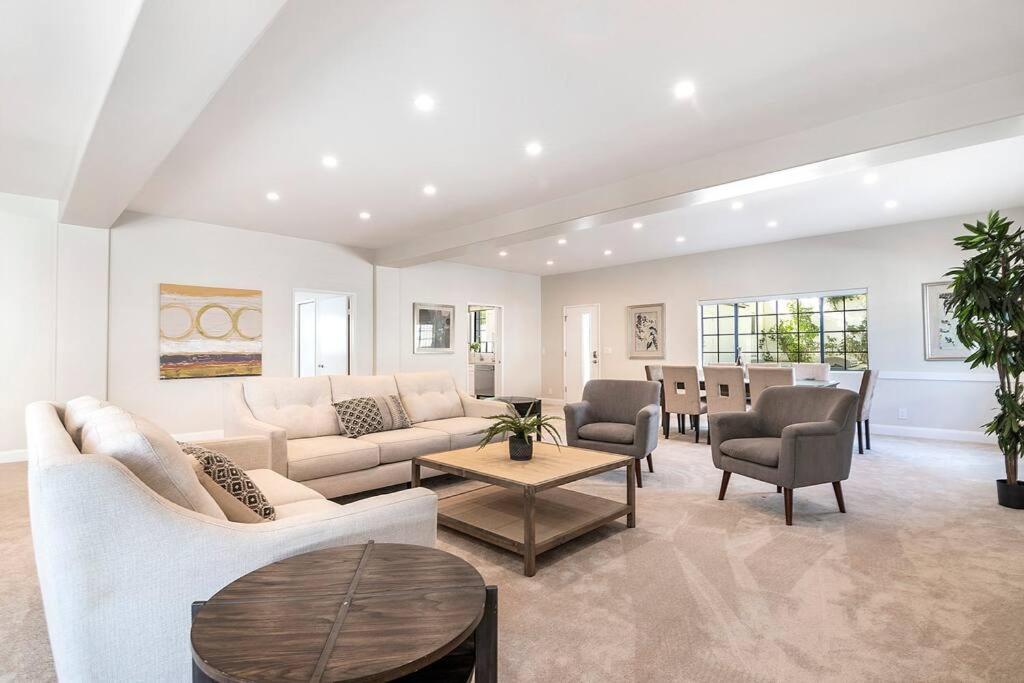 6BR Villa with Large Backyard Beverly Hills Adj