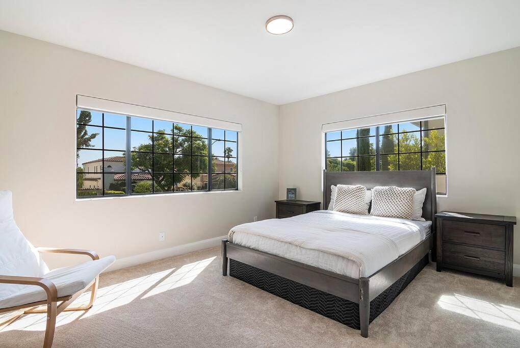 6BR Villa with Large Backyard Beverly Hills Adj