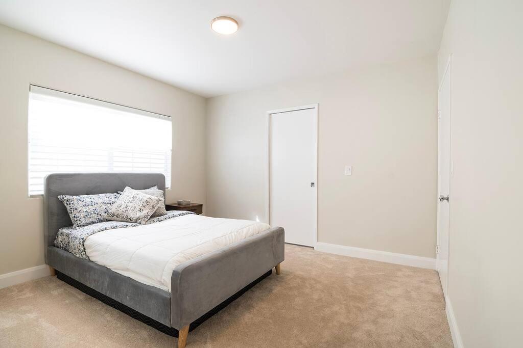 6BR Villa with Large Backyard Beverly Hills Adj