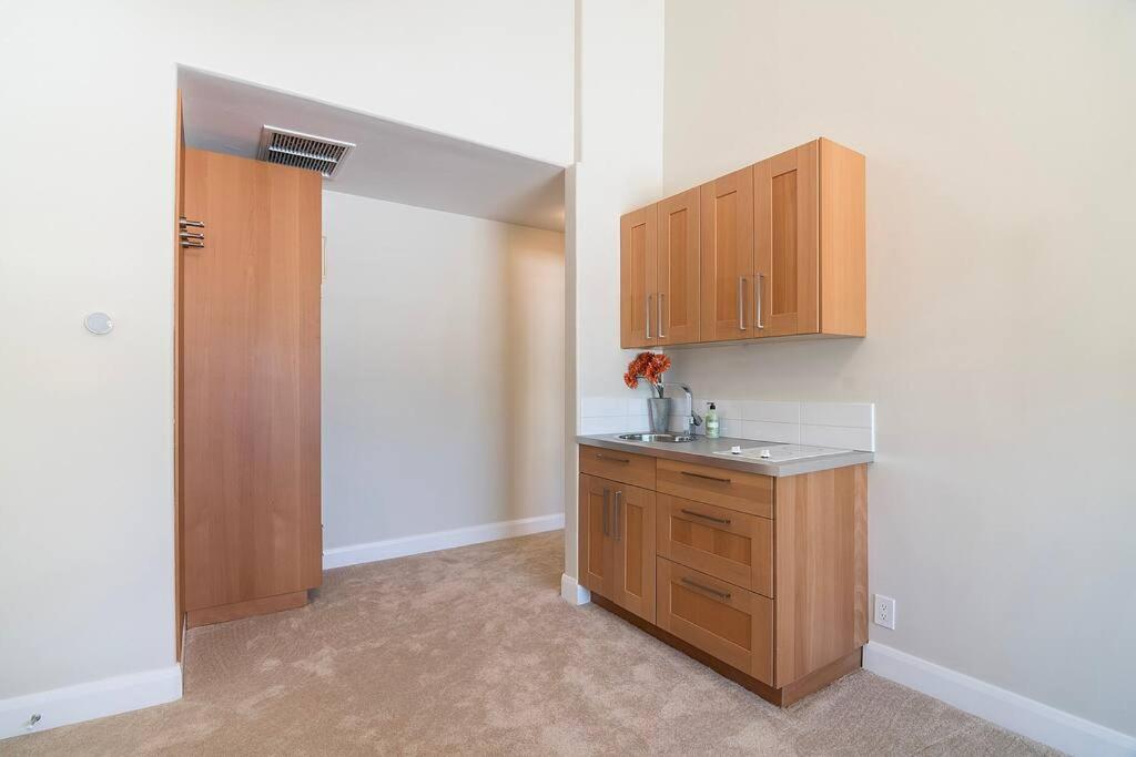 6BR Villa with Large Backyard Beverly Hills Adj