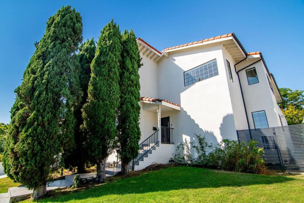 6BR Villa with Large Backyard Beverly Hills Adj