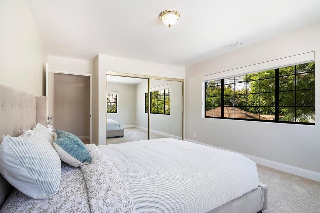 6BR Villa with Large Backyard Beverly Hills Adj