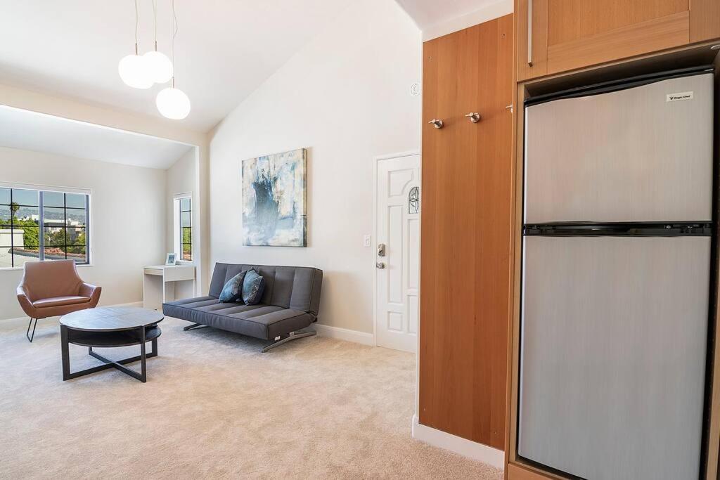 6BR Villa with Large Backyard Beverly Hills Adj
