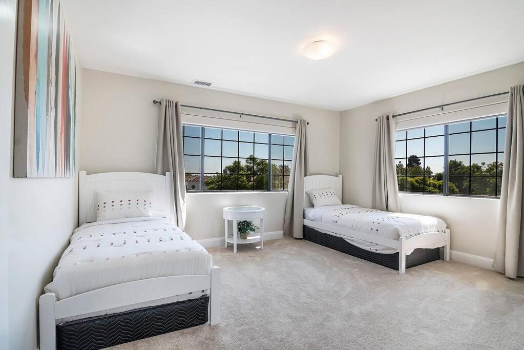 6BR Villa with Large Backyard Beverly Hills Adj