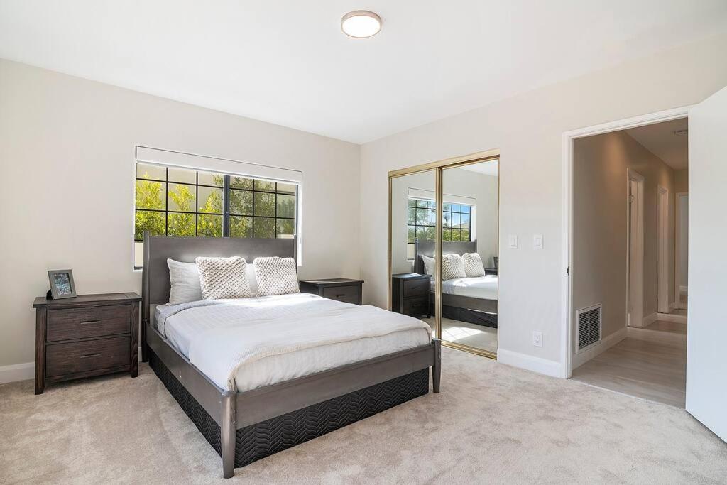 6BR Villa with Large Backyard Beverly Hills Adj