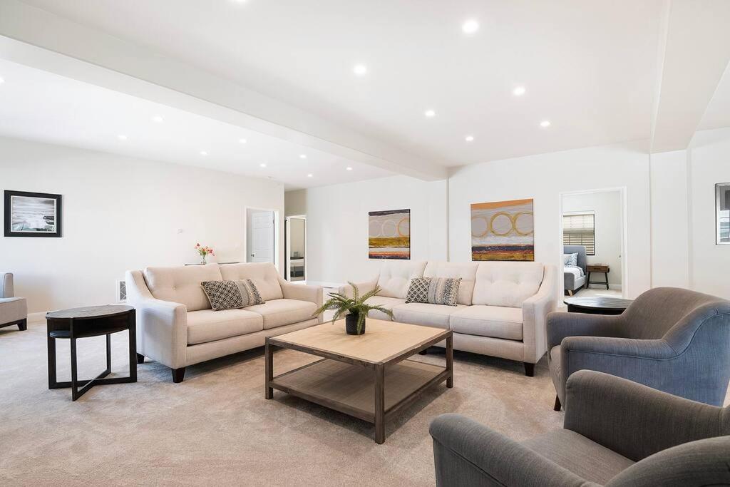 6BR Villa with Large Backyard Beverly Hills Adj