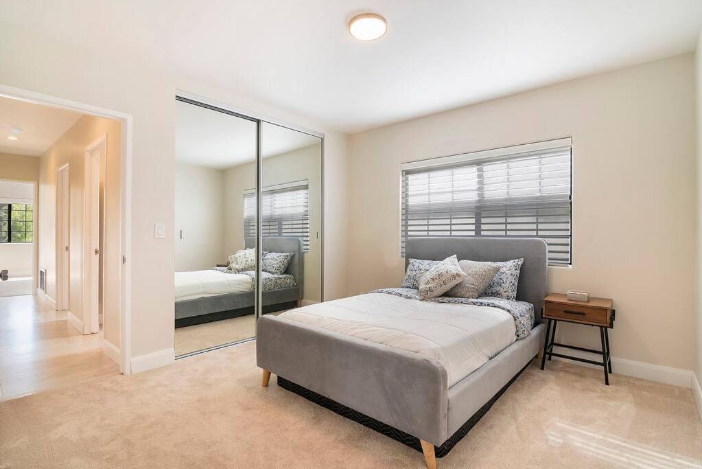 6BR Villa with Large Backyard Beverly Hills Adj