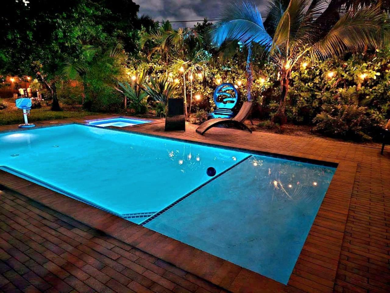 Spacious 4BR, 5 Min Chase Stadium, Pool & Jacuzzi view 3