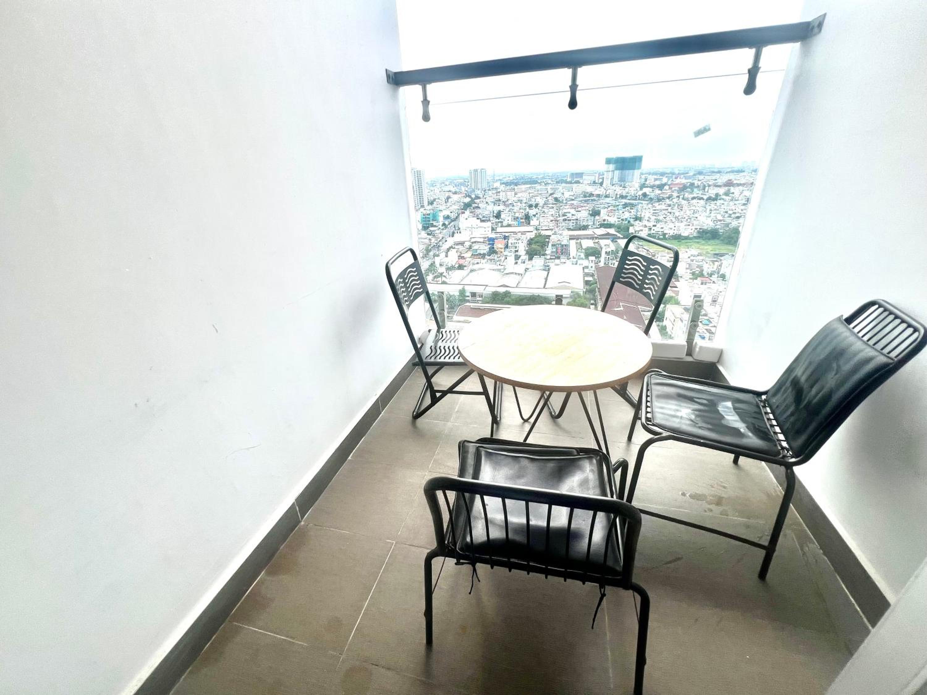 THE WESTERN CAPITAL 3 Bedrooms