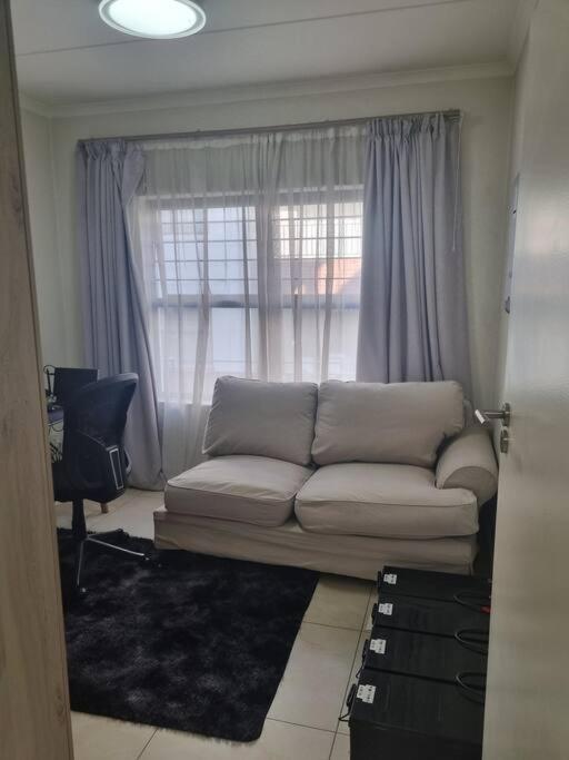 Modern 1-Bed, Secure Complex, No Loadshedding view 4