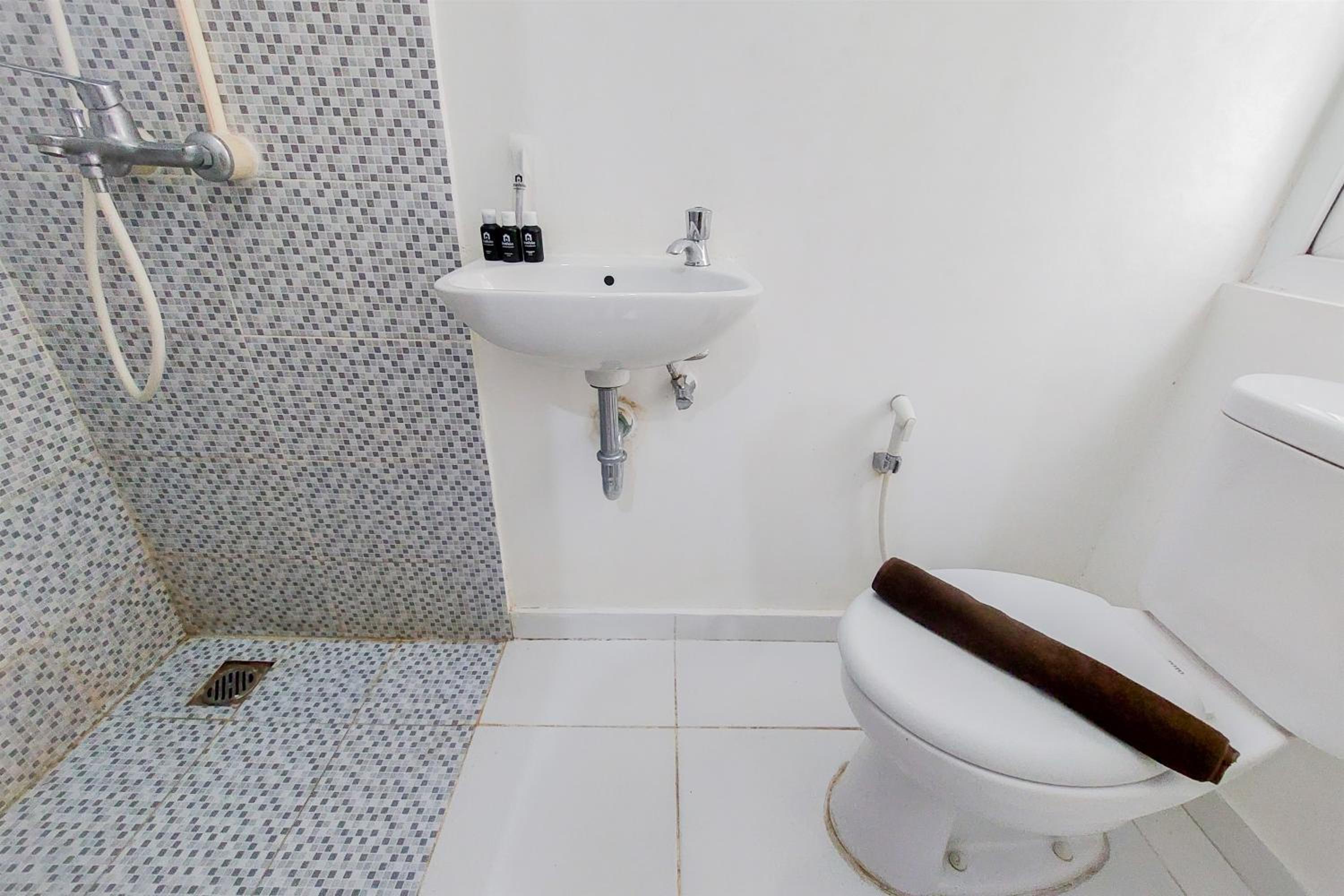 Enjoy Living Studio (No Kitchen) Apartment at Aeropolis Residence By Travelio