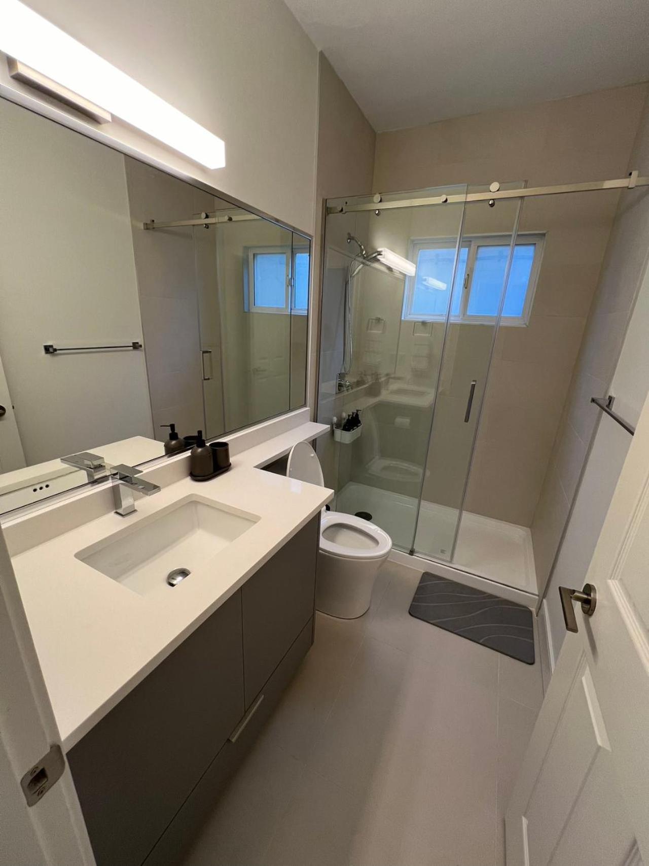 Waverley Guest Room in Vancouver