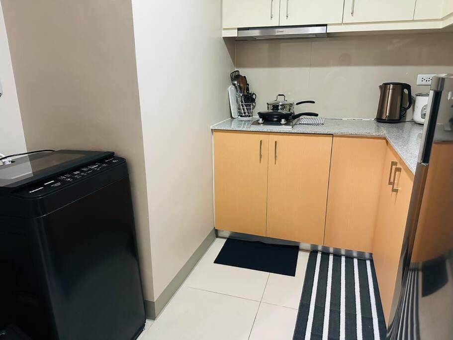 Uptown Bliss-Modern 1BR Condo with Balcony in BGC view 2