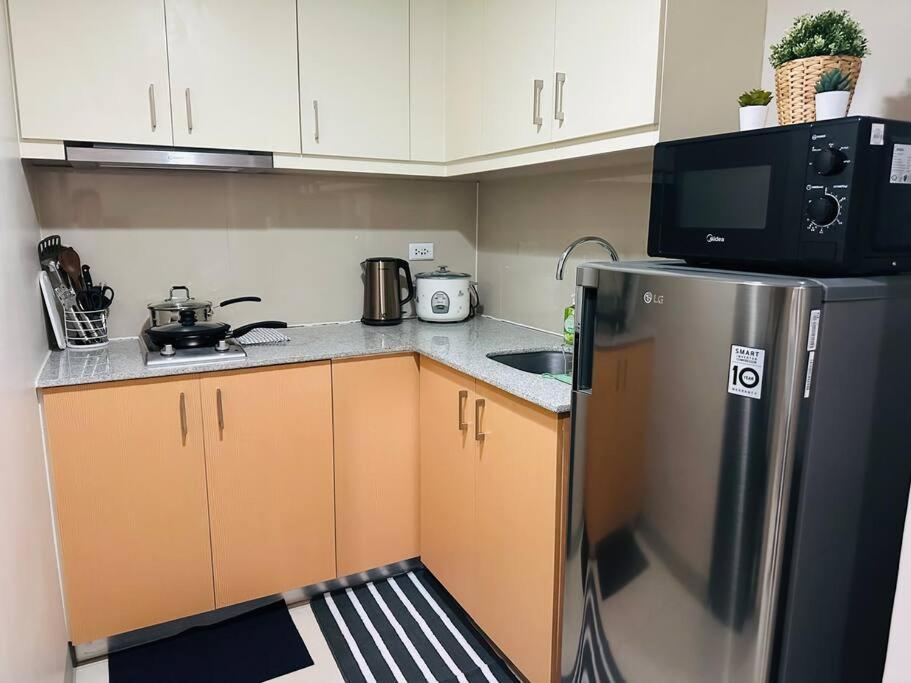 Uptown Bliss-Modern 1BR Condo with Balcony in BGC view 4