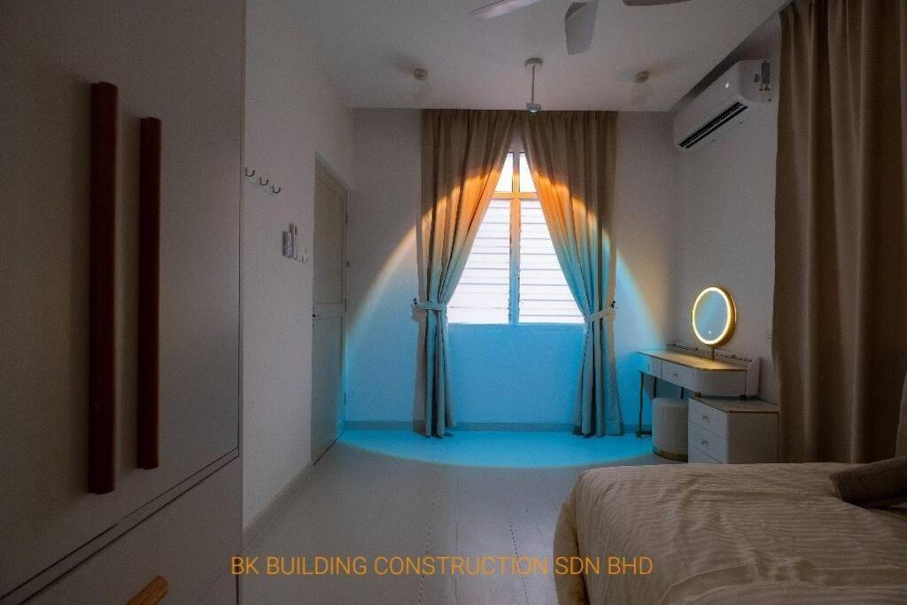 White House Semi D 6Room 12Pax